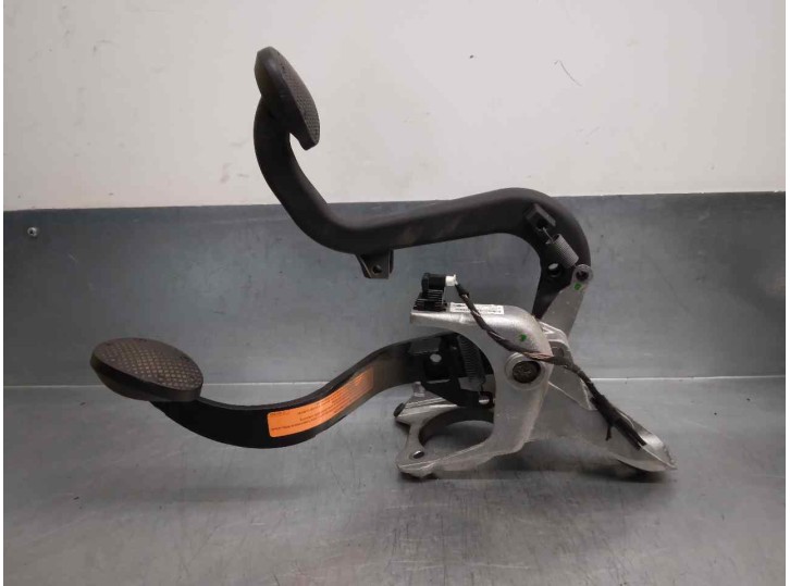 Replacement pedal set for Mini R55 Clubman 16V CAT OEM IAM reference C4000206SE 