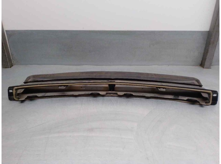 Recambio de molduras delanteras para citroën ds5 2.0 hdi fap referencia OEM IAM 9687734380 