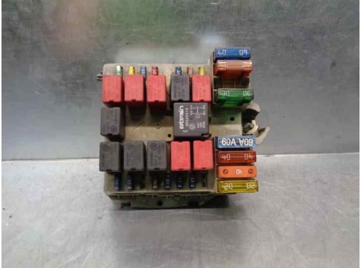 Recambio de caja reles / fusibles para alfa romeo 166 2.0 16v ts progression referencia OEM IAM 60683102  