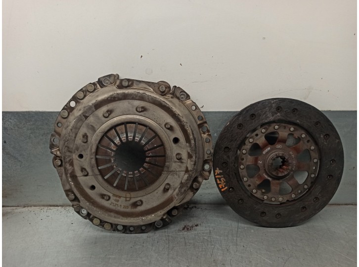 Replacement clutch kit for BMW 3 Series Saloon (E36) 2.5 Turbodiesel CAT OEM IAM reference 21211223338 LUK