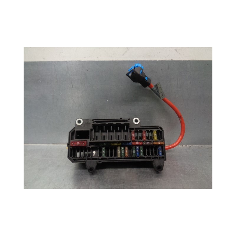 Recambio de caja reles / fusibles para bmw serie 7 (e65/e66) 3.0 turbodiesel cat referencia OEM IAM 61136900583  