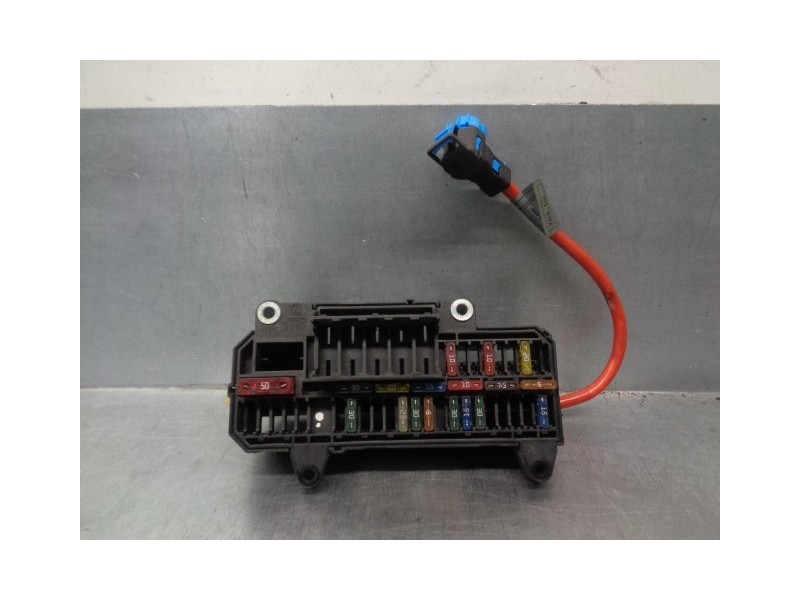 Recambio de caja reles / fusibles para bmw serie 7 (e65/e66) 3.0 turbodiesel cat referencia OEM IAM 61136900583  