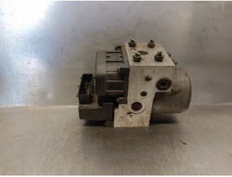 Replacement ABS unit for Nissan Primera Saloon (P11) 2.0 turbodiesel CAT OEM IAM reference 476608F820 0265216586 BOSCH
