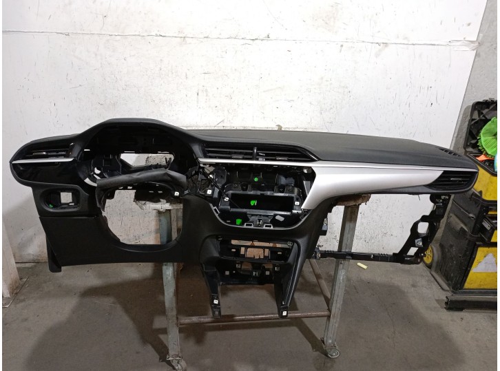 Recambio de salpicadero para opel corsa f (p2jo) 1.2 (68) referencia OEM IAM 5538237  