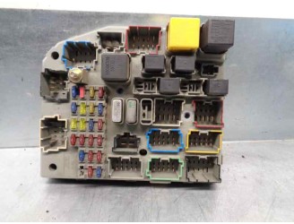 Recambio de caja reles / fusibles para jeep gr.cherokee (zj)/(z) 2.5 turbodiesel referencia OEM IAM 56042257D  