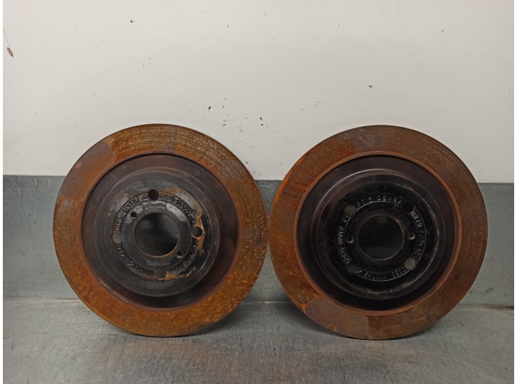 Recambio de disco freno trasero para toyota yaris (_p13_) 1.5 hybrid (nhp130_) referencia OEM IAM 424310D060  