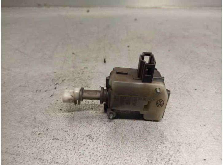 Recambio de motor tapa deposito combustible para volkswagen golf v plus (1kp) 1.9 referencia OEM IAM 5M0810773 HL0806613 HELLA