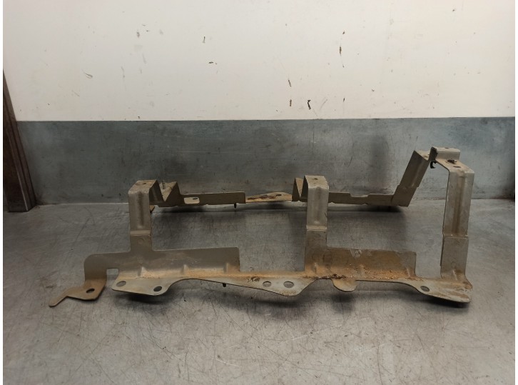 Recambio de molduras delanteras para renault kangoo referencia OEM IAM 295F42686R 