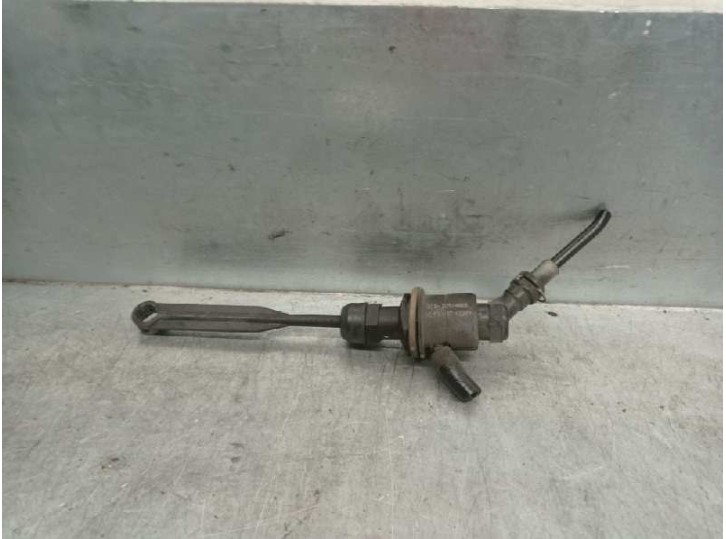 Replacement clutch pump for Renault Master van 2.3 DCI diesel CAT OEM IAM reference 8200673232B 