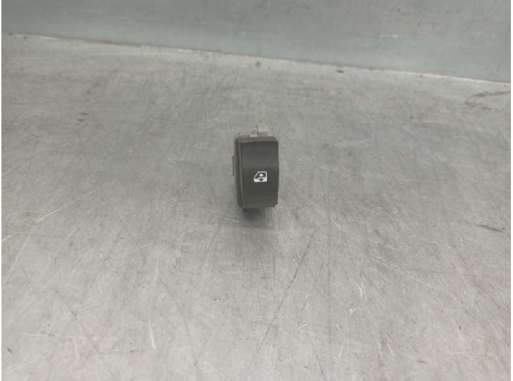 Recambio de mando elevalunas delantero derecho para renault master kasten 2.3 dci diesel cat referencia OEM IAM 8200476809  