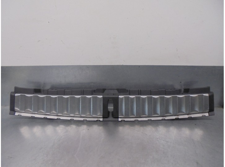 Recambio de molduras traseras para bmw serie 3 touring (g21) 2.0 16v turbodiesel referencia OEM IAM 51477450692  