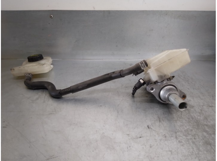 Replacement brake master cylinder for Mazda 5 sedan (CR) 2.0 diesel cat OEM IAM reference CCY94340ZA CCY94340ZA 