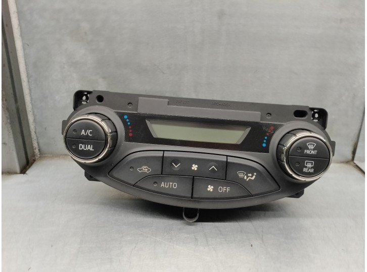 Recambio de mando climatizador para toyota yaris 1.3 16v cat referencia OEM IAM 559000D800C3  