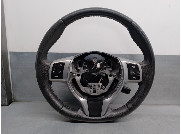 Recambio de volante para toyota yaris 1.3 16v cat referencia OEM IAM 45100OD490C1  