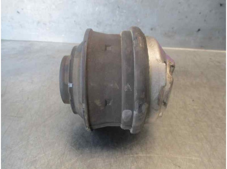 Replacement right engine mount for Mercedes-Benz C-Class (W202) sedan 2.2 diesel cat OEM IAM reference 3618235207 CORTEC