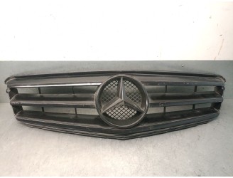 Recambio de rejilla delantera para mercedes-benz clase c (w204) familiar 2.1 cdi cat referencia OEM IAM A2048800023 A2048800023 