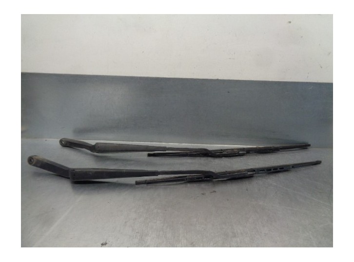 Recambio de brazo limpia delantero derecho para renault 19 1.9 68.5kw referencia OEM IAM DF8Q  