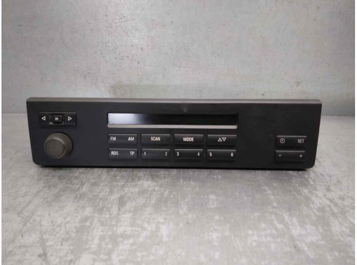 Replacement audio system / CD radio for BMW Series 5 Saloon (E39) 2.2 24V CAT OEM IAM reference 65828361087 902201686239 PHIL