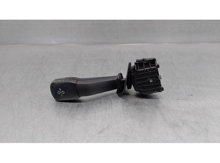 Recambio de mando intermitentes para bmw serie 5 berlina (e39) 2.2 24v cat referencia OEM IAM 8352014  
