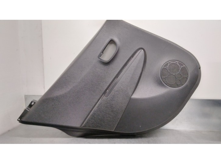 Recambio de guarnecido puerta trasera izquierda para toyota yaris 1.3 16v cat referencia OEM IAM 676400DB90C0  5 PUERTAS
