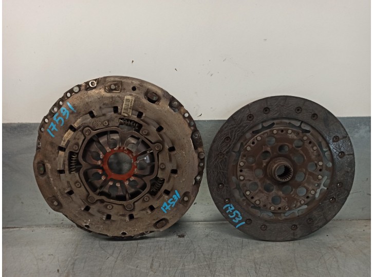 Recambio de kit embrague para renault laguna ii (bg0) 1.9 dci diesel referencia OEM IAM 8200421350 LUK