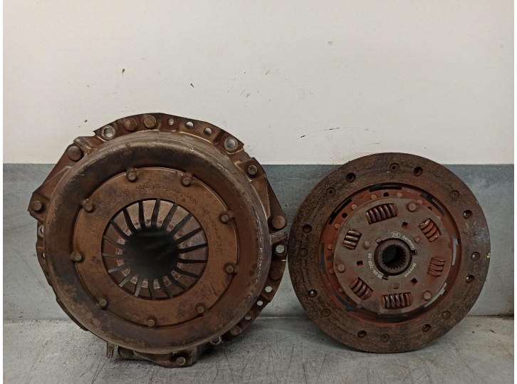 Recambio de kit embrague para ford sierra berlina 2.0 (ohc) referencia OEM IAM 83BB7563CA 