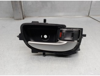 Recambio de maneta interior trasera derecha para toyota yaris 1.3 16v cat referencia OEM IAM 692050D200  5 PUERTAS