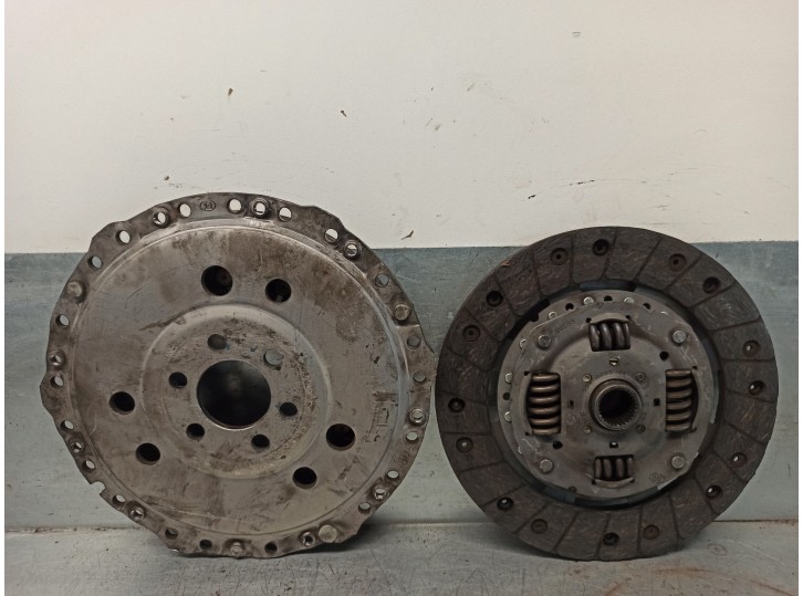 Recambio de kit embrague para volkswagen golf iv berlina (1j1) 1.6 16v referencia OEM IAM 06A198141AX 321003311 LUK