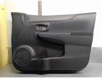 Recambio de guarnecido puerta delantera derecha para toyota yaris 1.3 16v cat referencia OEM IAM 676100DC20B2 5 PUERTAS