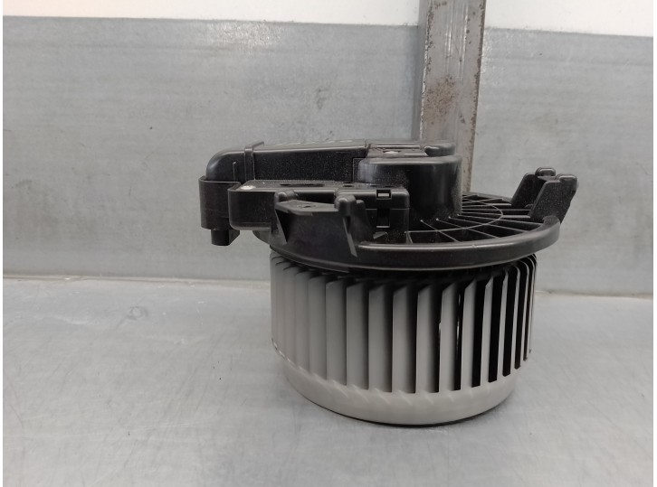 Recambio de motor calefaccion para toyota yaris 1.3 16v cat referencia OEM IAM 871030D220  DENSO