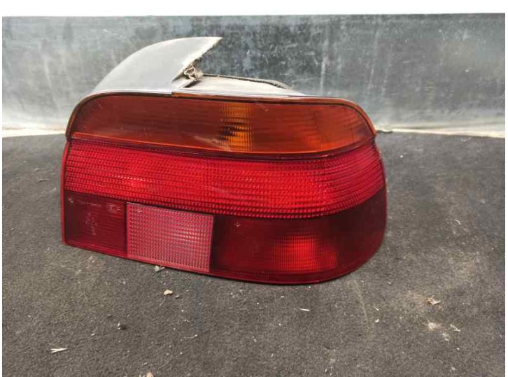 Recambio de piloto trasero derecho para bmw serie 5 berlina (e39) 528i referencia OEM IAM 8358032 4 PUERTAS
