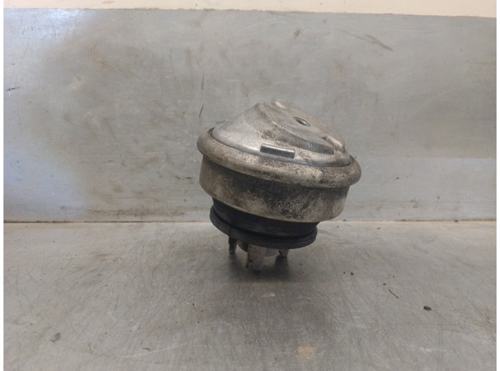Replacement engine mount for Mercedes-Benz C-Class (W202) saloon 2.8 24V CAT OEM IAM reference 2022400817 2022400817 