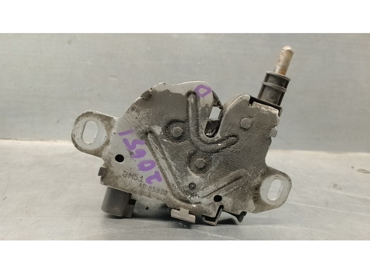 Recambio de cerradura capot para ford focus berlina (cap) 2.0 tdci cat referencia OEM IAM 3M5116700AB CLEMA CIEGA 5 PUERTAS