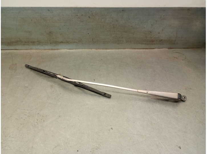 Recambio de brazo limpia trasero para ford fiesta berl./express referencia OEM IAM 77FG17526FA 1571276 