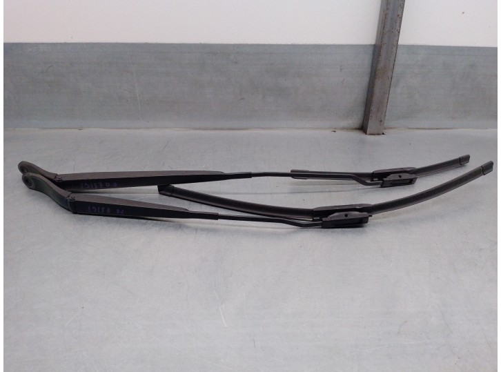 Recambio de brazo limpia delantero derecho para citroën c3 ii 1.2 12v referencia OEM IAM 9683381680 9683382180 