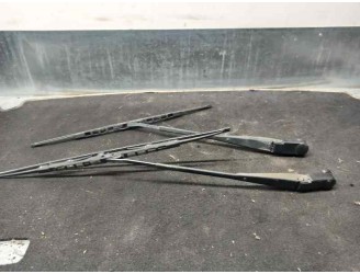 Recambio de brazo limpia delantero derecho para land rover discovery (salljg/lj) 2.5 turbodiesel referencia OEM IAM PRC8236 