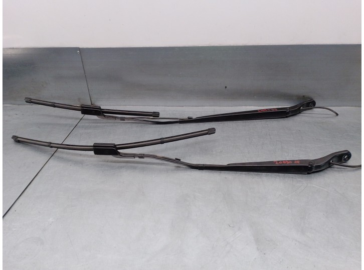 Recambio de brazo limpia delantero derecho para citroën berlingo referencia OEM IAM 9839409380 9839408980 