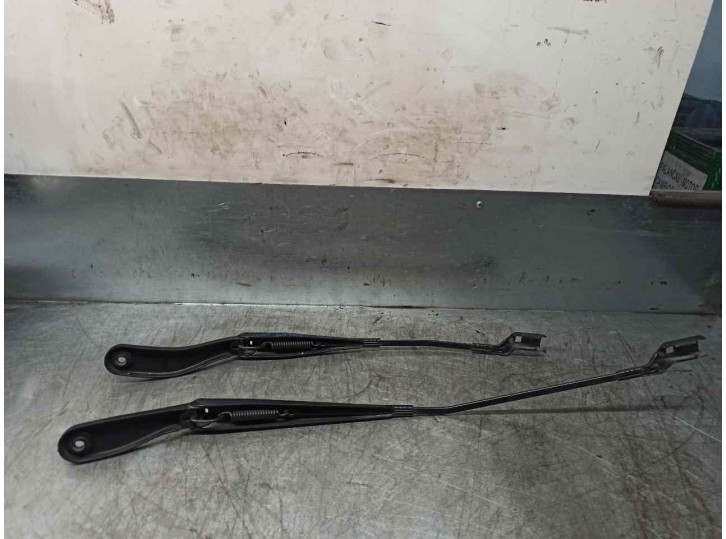 Recambio de brazo limpia delantero izquierdo para volvo s40 berlina 2.0 diesel cat referencia OEM IAM 30699998 