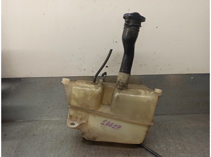 Replacement washer reservoir for Volvo S70 sedan 2.5 CAT OEM IAM reference 9190692 
