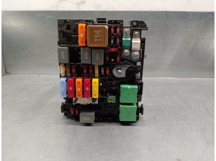 Recambio de caja reles / fusibles para citroën berlingo referencia OEM IAM 9804848180  