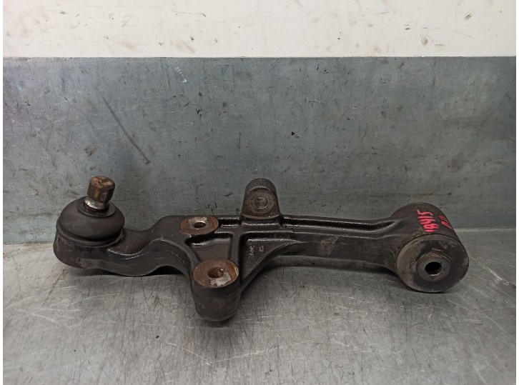 Replacement front right lower suspension arm for Kia Carnival II 2.9 CRDi LX OEM IAM reference 0K55234300C 