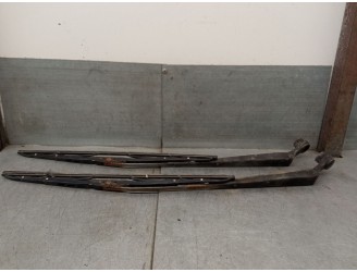 Recambio de brazo limpia delantero derecho para ford ranger (et) 2.5 tdci cat referencia OEM IAM 4036296  3942501