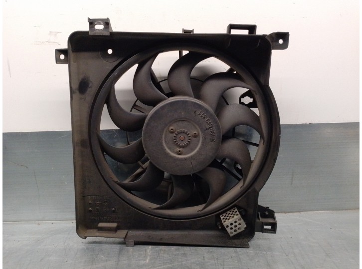 Recambio de electroventilador para opel zafira b 1.9 cdti referencia OEM IAM 24467444 0130303304 BOSCH