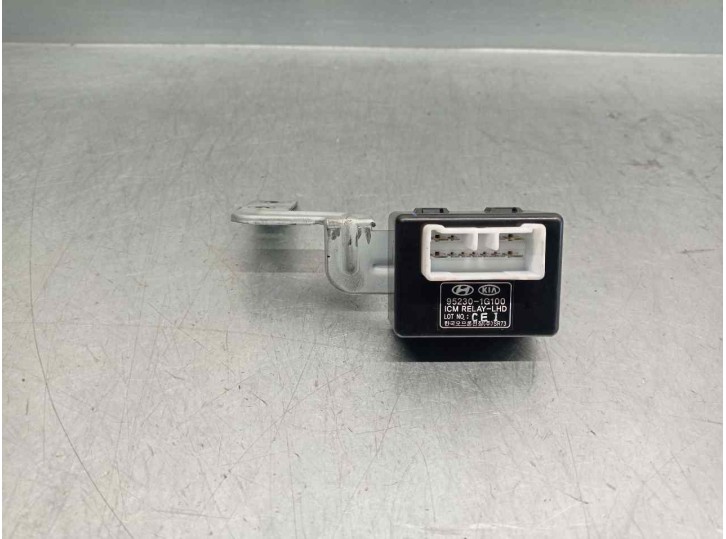 Replacement relay for Hyundai Accent (MC) 1.6 16V CAT OEM IAM reference 952301G100 