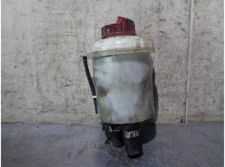 Replacement power steering reservoir for Fiat Doblò Cargo (223) 1.3 55kW OEM IAM reference 46767469 