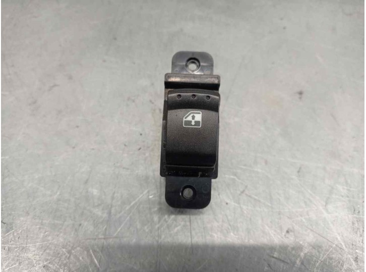 Recambio de mando elevalunas trasero izquierdo para ssangyong kyron 2.0 referencia OEM IAM 8584009000HCC  