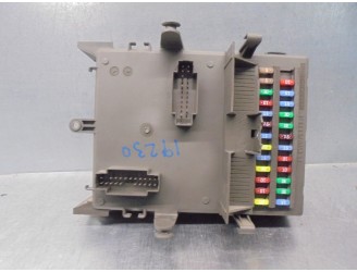 Recambio de caja reles / fusibles para renault laguna ii (bg0) 1.9 dci diesel referencia OEM IAM 8200004201 518831011 