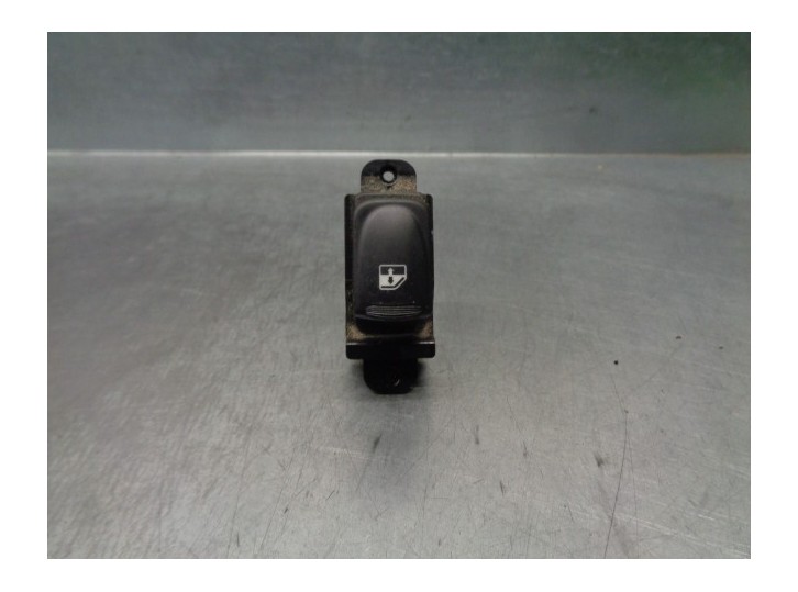 Replacement rear right window switch for Hyundai Accent (MC) 1.6 16V CAT OEM IAM reference 202005491 