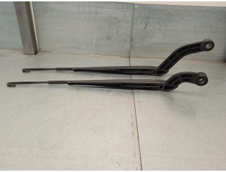 Recambio de brazo limpia delantero derecho para land rover discovery 2.7 td v6 cat referencia OEM IAM DKB500070PMD  