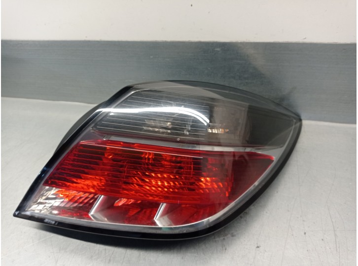 Recambio de piloto trasero derecho para opel astra gtc 1.9 cdti referencia OEM IAM 24451834  3 PUERTAS